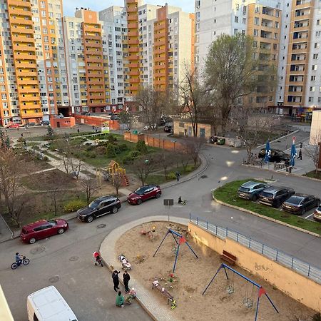 Cozy Two Bedroom Large Apartment Chisinau Luaran gambar