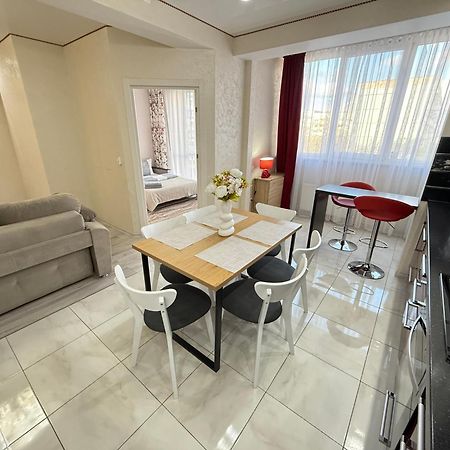 Cozy Two Bedroom Large Apartment Chisinau Luaran gambar