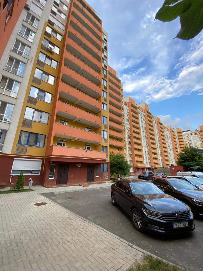 Cozy Two Bedroom Large Apartment Chisinau Luaran gambar