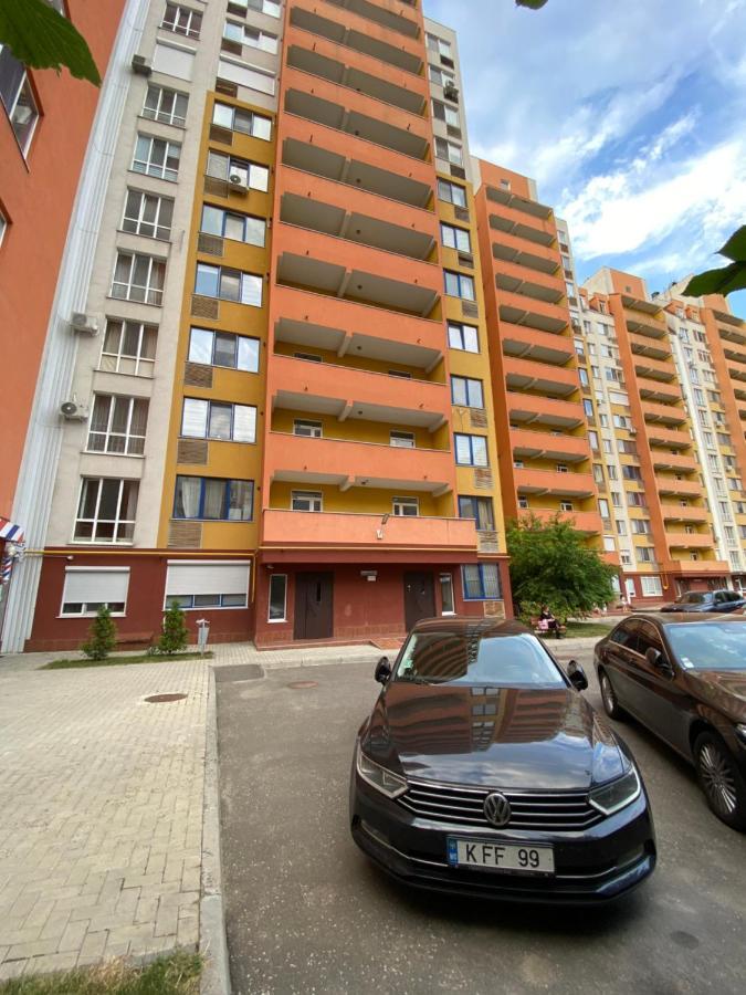Cozy Two Bedroom Large Apartment Chisinau Luaran gambar